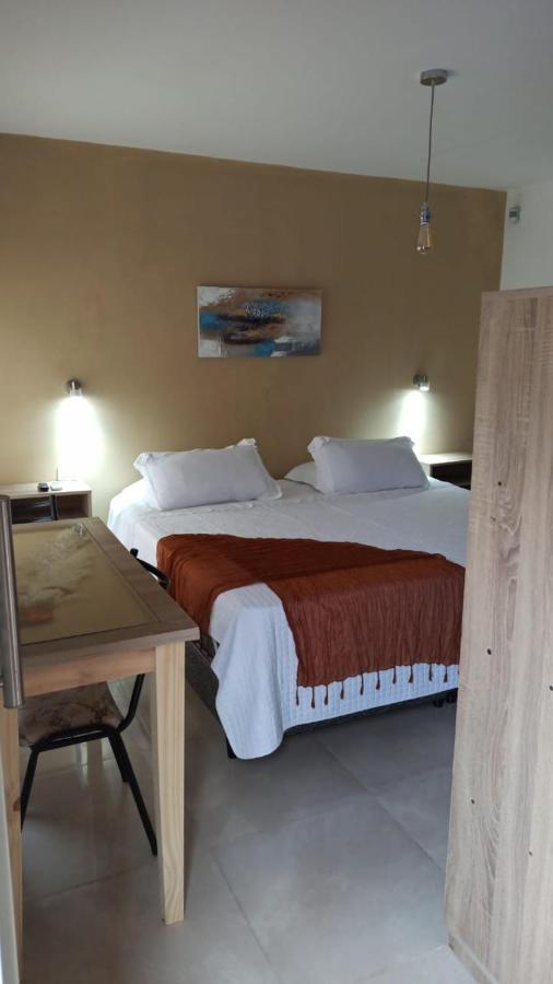 ミナ・クラベロ Gure Loa Urbano Bed & Breakfast エクステリア 写真