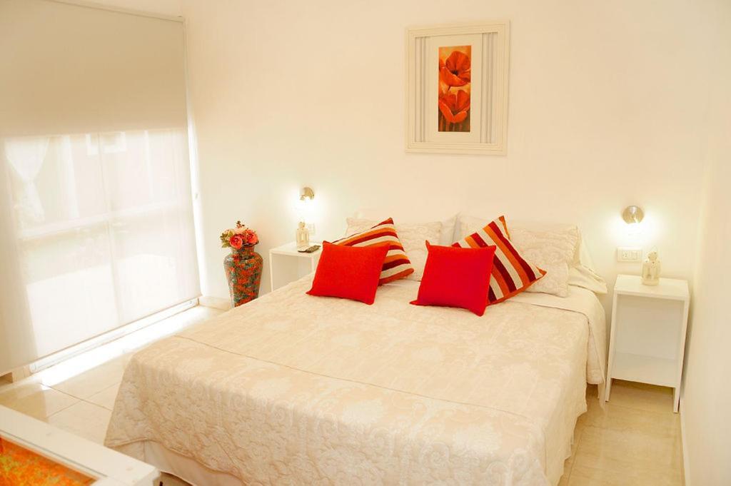 ミナ・クラベロ Gure Loa Urbano Bed & Breakfast エクステリア 写真