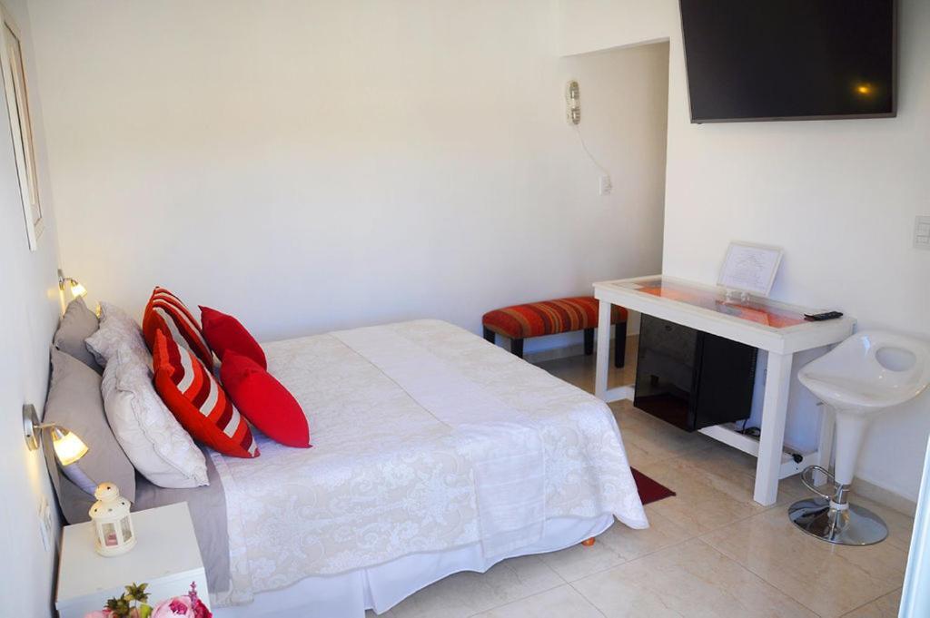 ミナ・クラベロ Gure Loa Urbano Bed & Breakfast エクステリア 写真